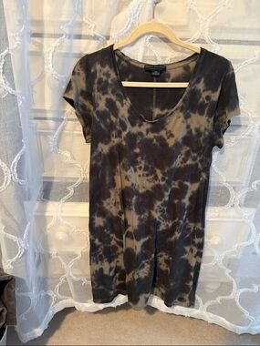 Sanctuary Short Sleeve V-Neck Tie-Dye Tunic in Brown and Black